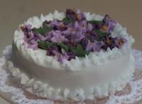 Violets_on_Round_White_Cake.jpg